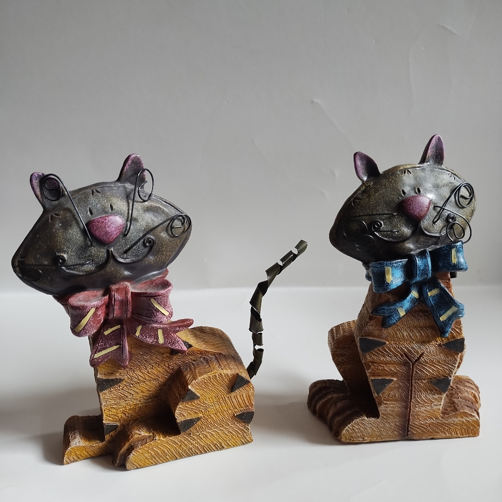 Folk Art Wood, Resin & Metal. 2 Cats w/ Bows.